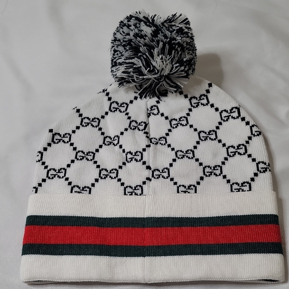 Gucci White and Black Beanie with Red and Green Stripe - Picture 2 of 3